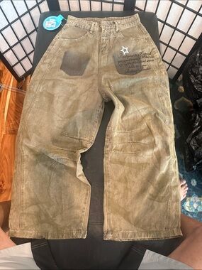 Relaxed-Fit Men's Jeans in Olive Green with Graphic Detail